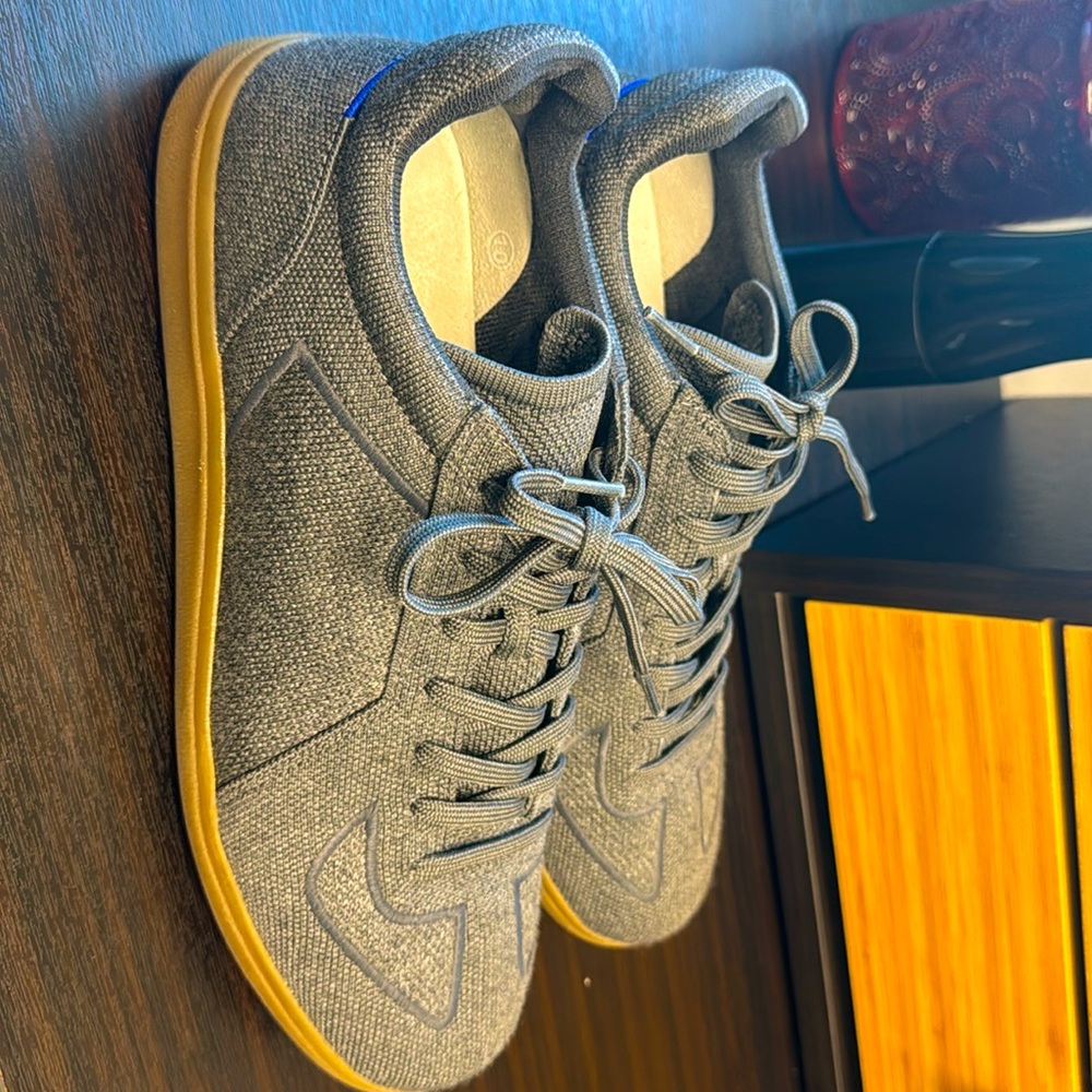 Rothy’s RS01 Sneaker Size 10 men - Grey with Gum Sole